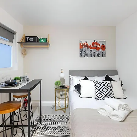 Cozy Vibes Minimalist Studio Stay London Exterior photo
