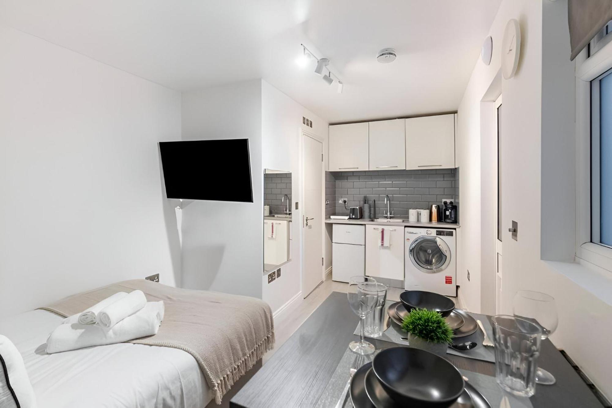 Cozy Vibes Minimalist Apartment London