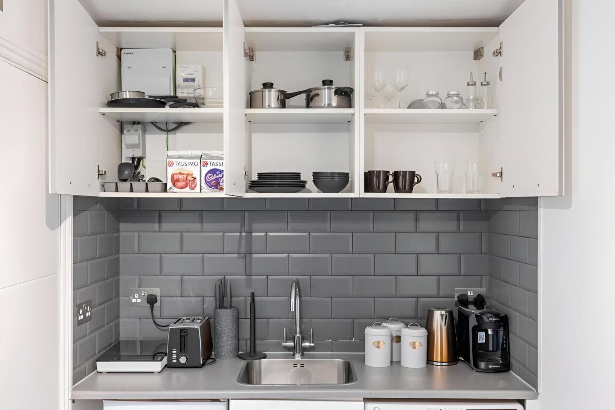 Cozy Vibes Minimalist Apartment London